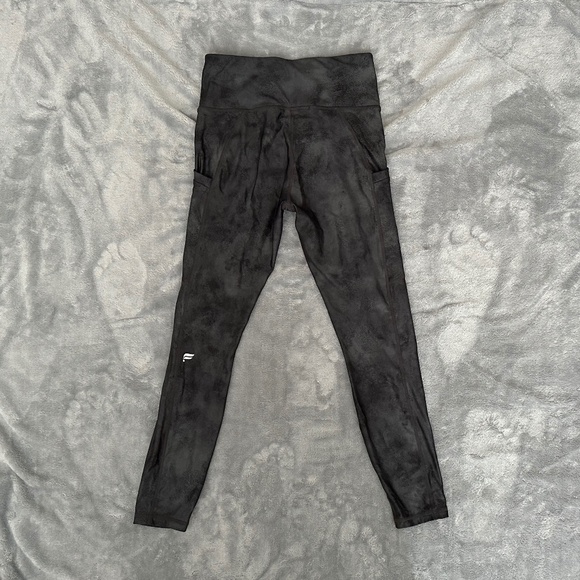 Fabletics Cold Weather High-Waisted Pocket Legging - Picture 5 of 6